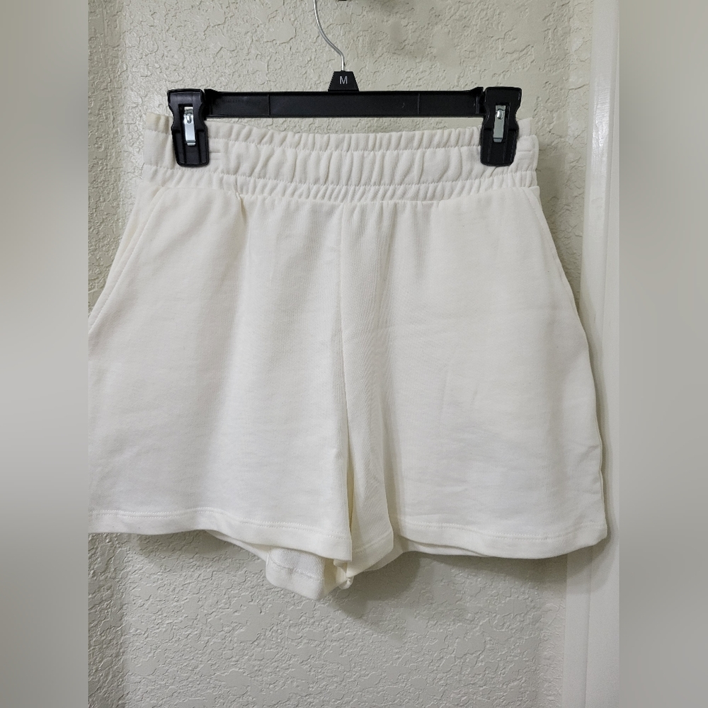 Zara elastic waist shorts - M